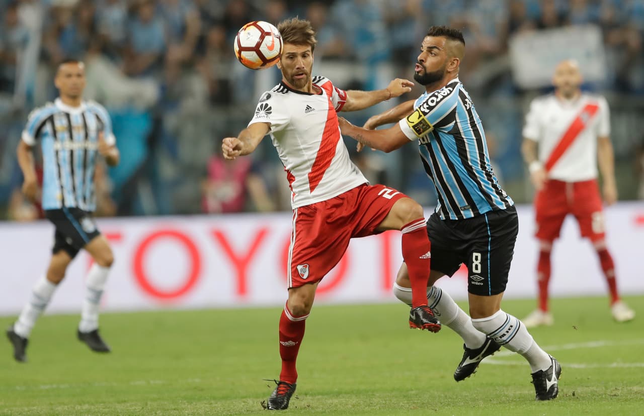 A sabiendas de que el marcador de 1-0 en contra les jugaba una mala pasada a los 'Millonarios', el equipo argentino salió desde el comienzo a buscar igualar el global.