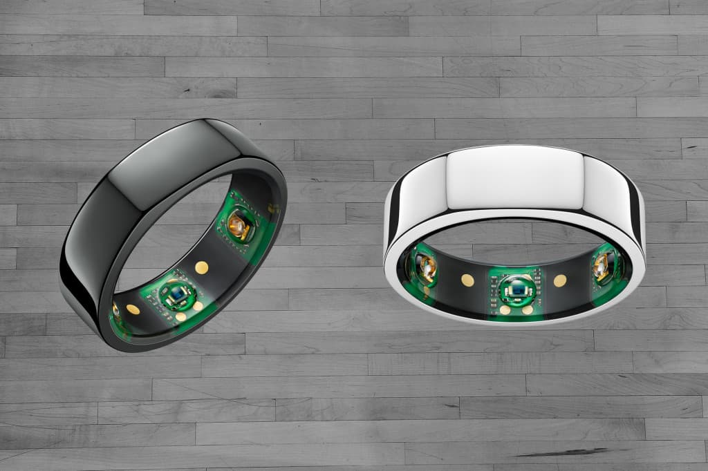 Así lucen los anillos inteligentes de la marca Oura que portarán los jugadores NBA para monitorizar sus signos vtales y síntomas para detectar si hay contagios al coronavirus.