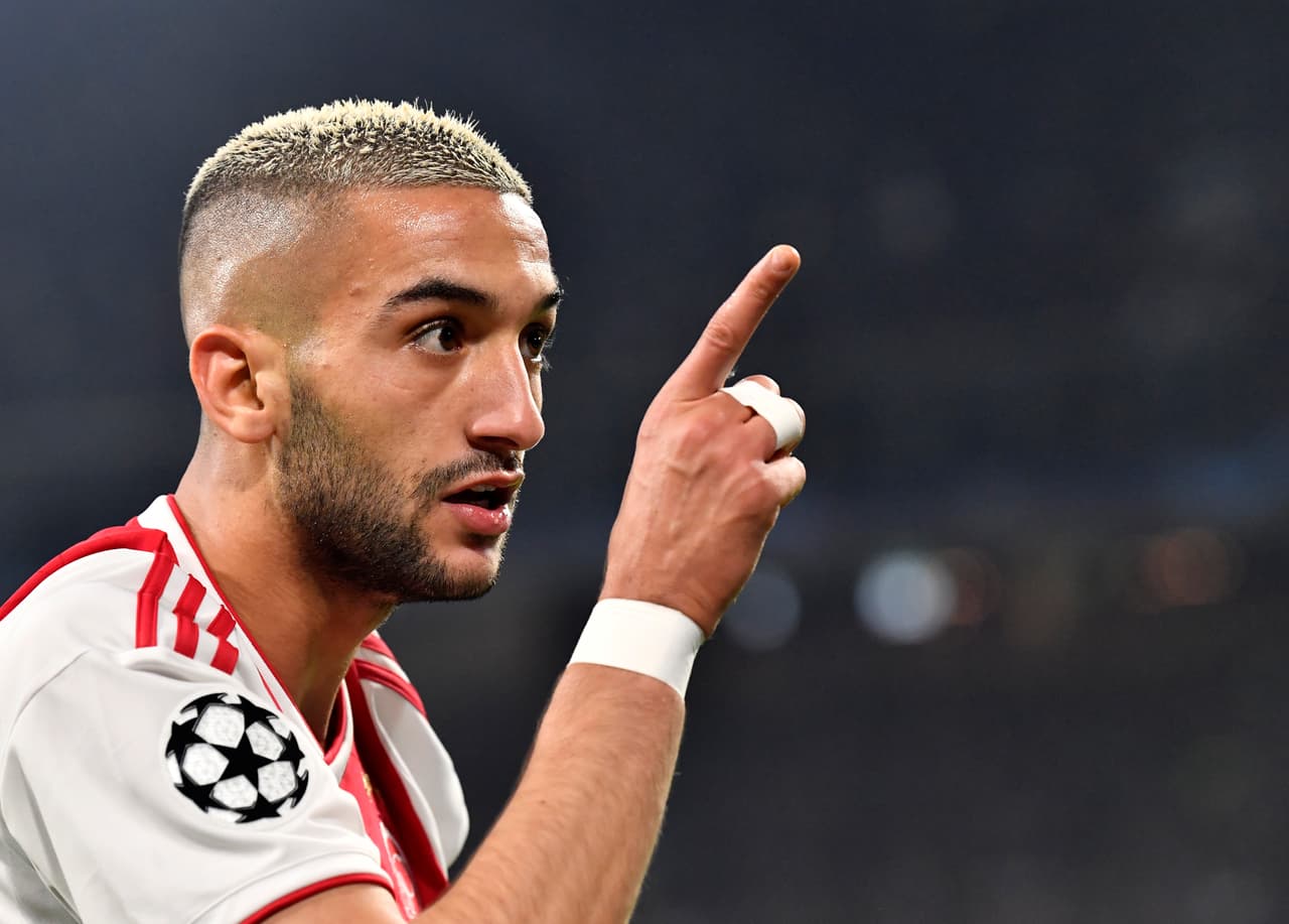 <b>Hakim Ziyech llega del Ajax por €40 melones.</b> El extremo la ha roto en el Ajax y eso le ha valido llegar al Chelsea para reforzar al equipo este año.