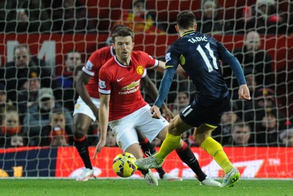 La defensa de Manchester United sufrió de más con la dinámica y velocidad de los delanteros visitantes.