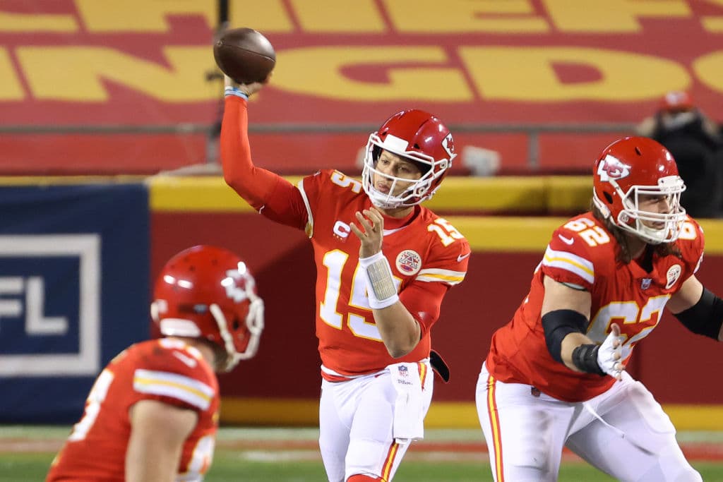 Patrick Mahomes tiene un partido sin errores Kansas City vence 24-38 en casa fente a los Buffalo Bills.