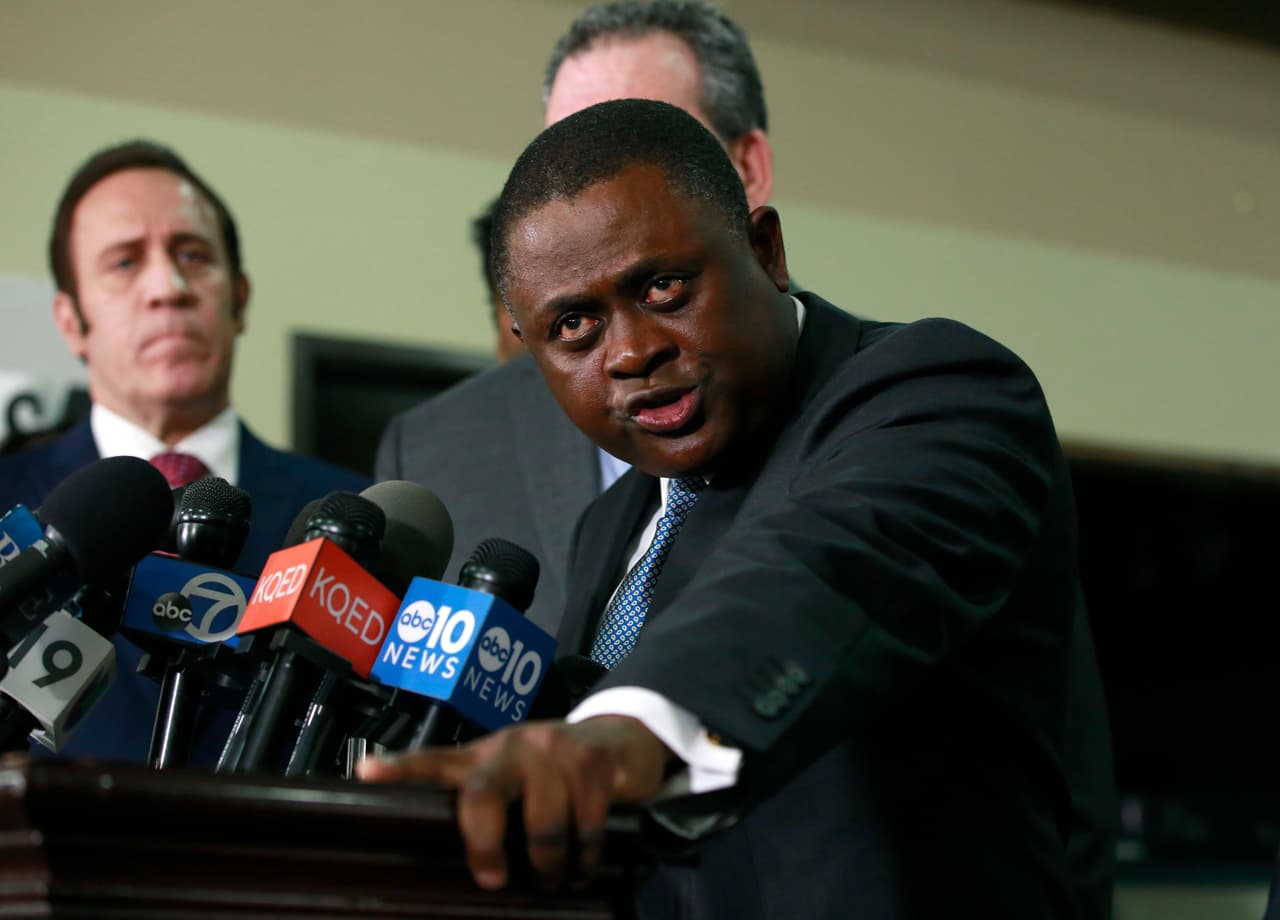 El Dr. Omalu busca advertir a colegas sobre esta situación, porque él considera que el futbol americano mata a los jugadores que sufren de ETC.