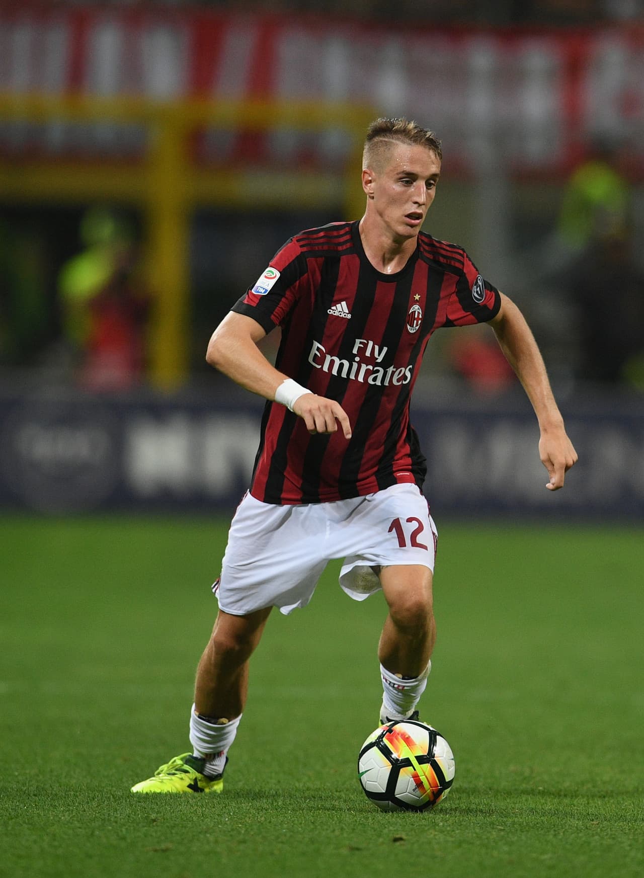 17. Andrea Conti (A.C. Milan) - 3 millones de euros