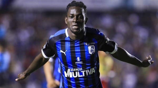 Aké Loba retrasa llegada a Cruz Azul por ofertas en España y EEUU