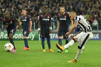 Arturo Vidal falló un penalty contra Olympiacos.