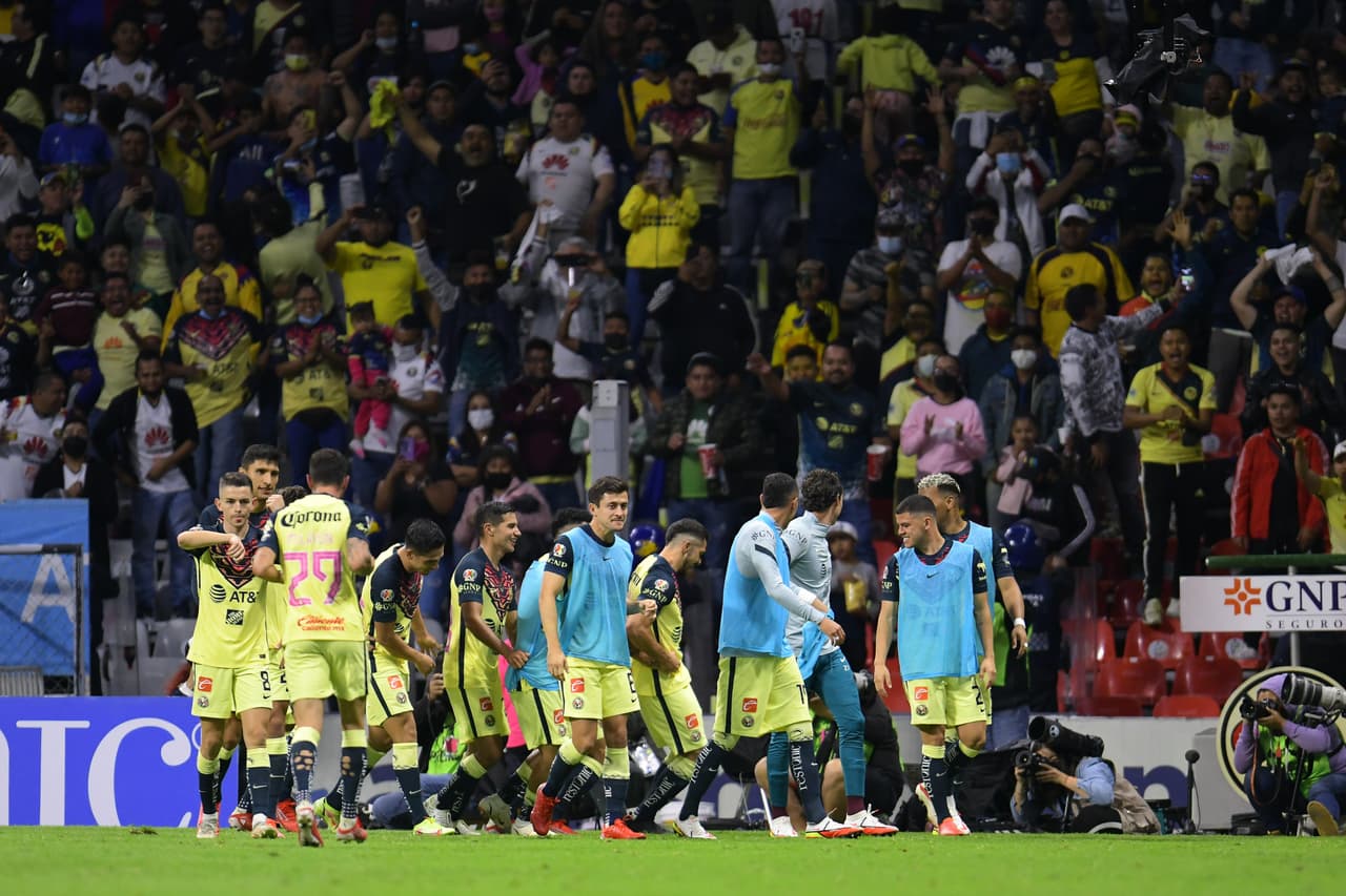 Al 53’, un centro de Layún a las espaldas de los centrales de Tigres dejaba a Henry Martín frente al arco para marcar el 1-0.