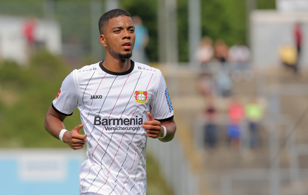 El joven Benjamin Henrichs, actualmente en el Bayer Leverkusen, sería objetivo del A.S. Mónaco en esta etapa de renovación de su plantilla con la salida del grueso de los campeones de la Ligue 1 2016/2017.