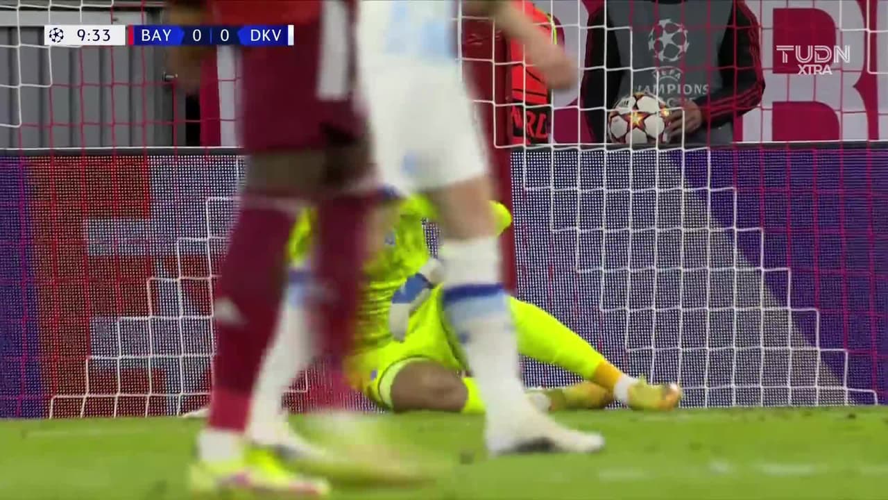 ¡TIRO ATAJADO! disparo por Robert Lewandowski.