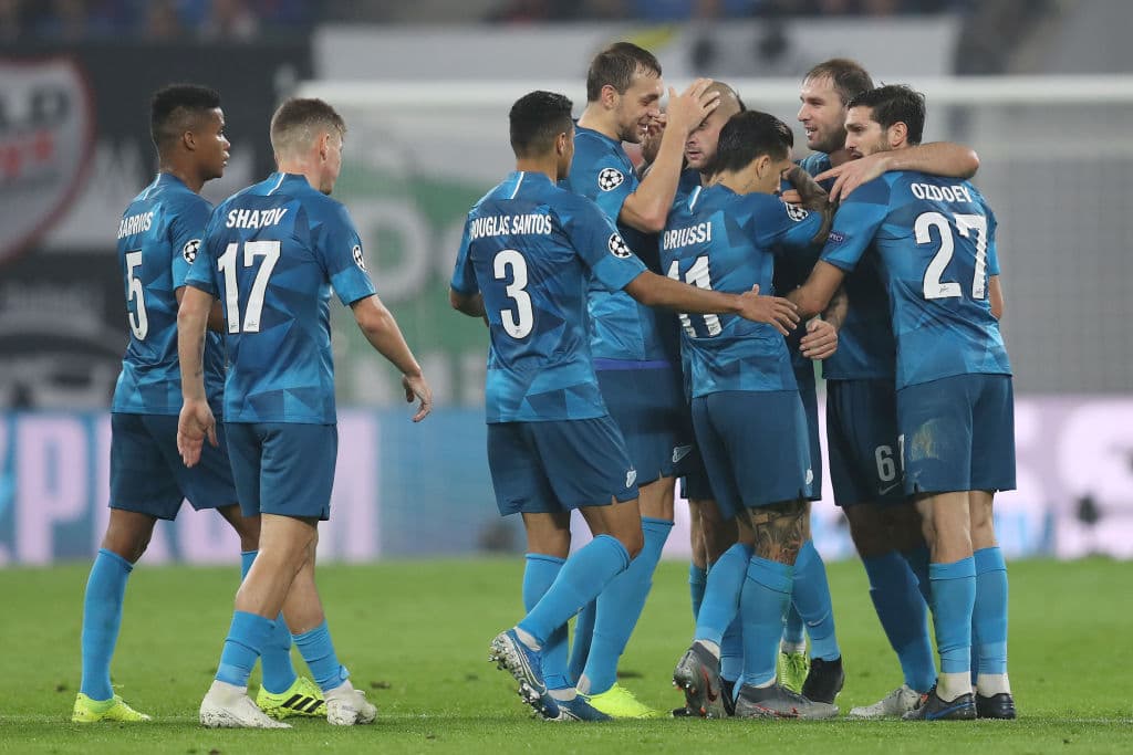 RB Leipzig 2-1 Zenit. Los alemanes vinieron de atrás para ganar en casa, con goles de Laimer y Sabitzer; por el Zenit ruso descontó Rakitskiy.
