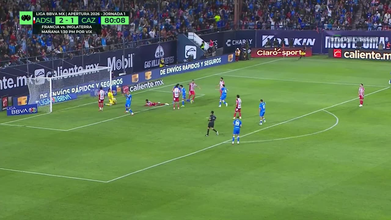 ¡GOL!  anota para Cruz Azul. Jeremy Márquez