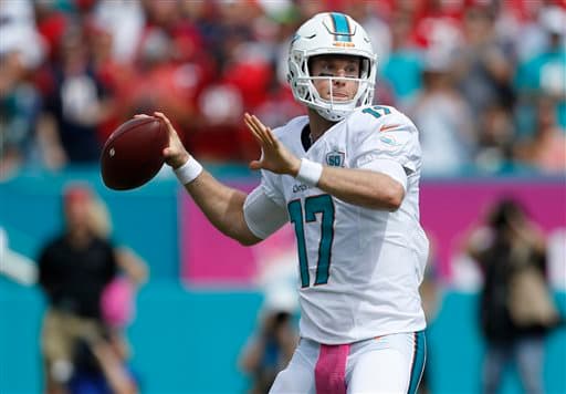 Tannehill es el único QB en registrar un rating de 158.3 (míni 14 intentos), eclipsando la marca del equipo de Jay Fiedler.