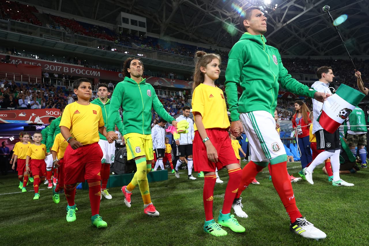 Ambos equipos llegaron invictos, tras dos triunfos y un empate en la fase de grupos, en un juego que parecía que iba a ser parejo.