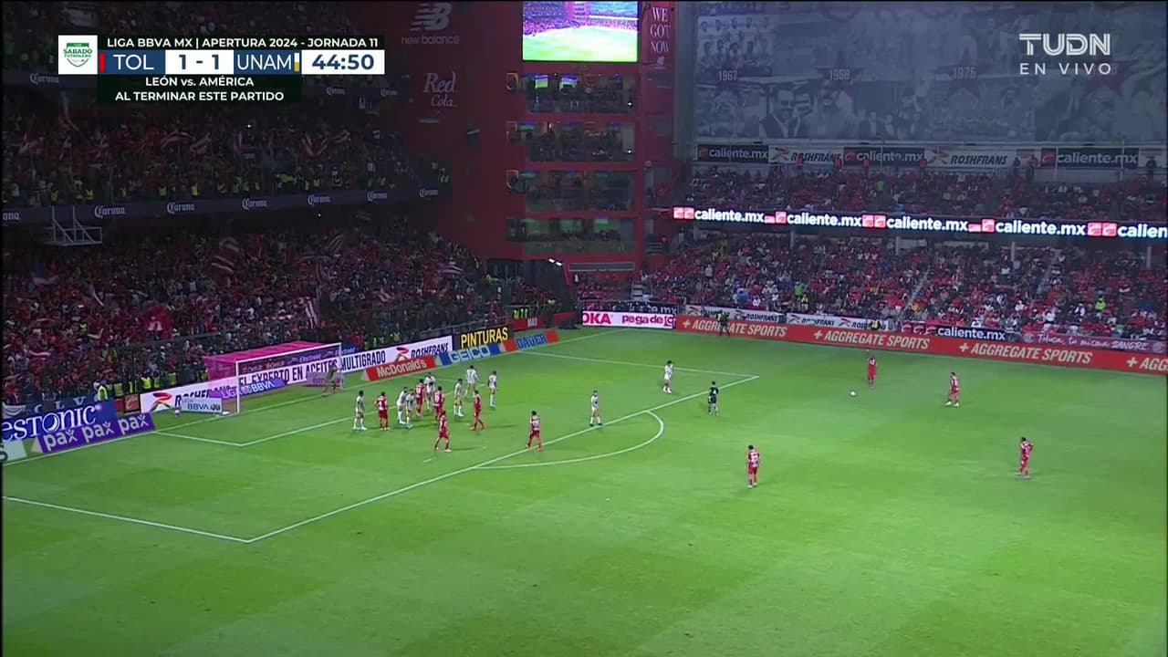 ¡CERCA! Marcel Ruíz disparó que se estrella en el poste.