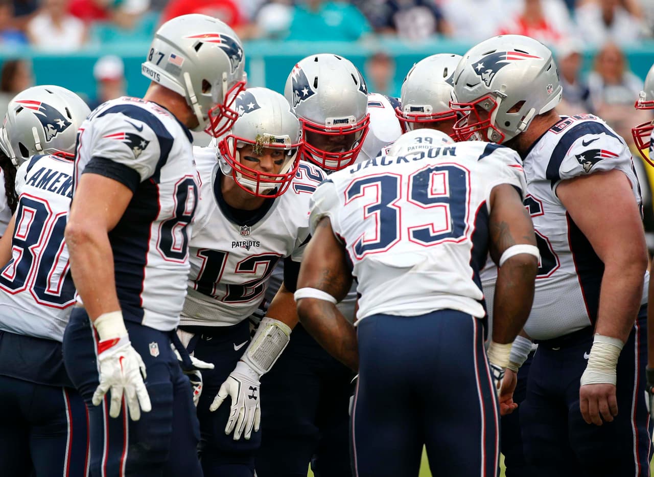 Tom Brady tuvo un mal día en Florida y los Patriots fueron derrotados 20-10 por Dolphins, y con ello la posibilidad de ser los sembrados N°1 AFC. Checa las mejores tomas de este duelo.