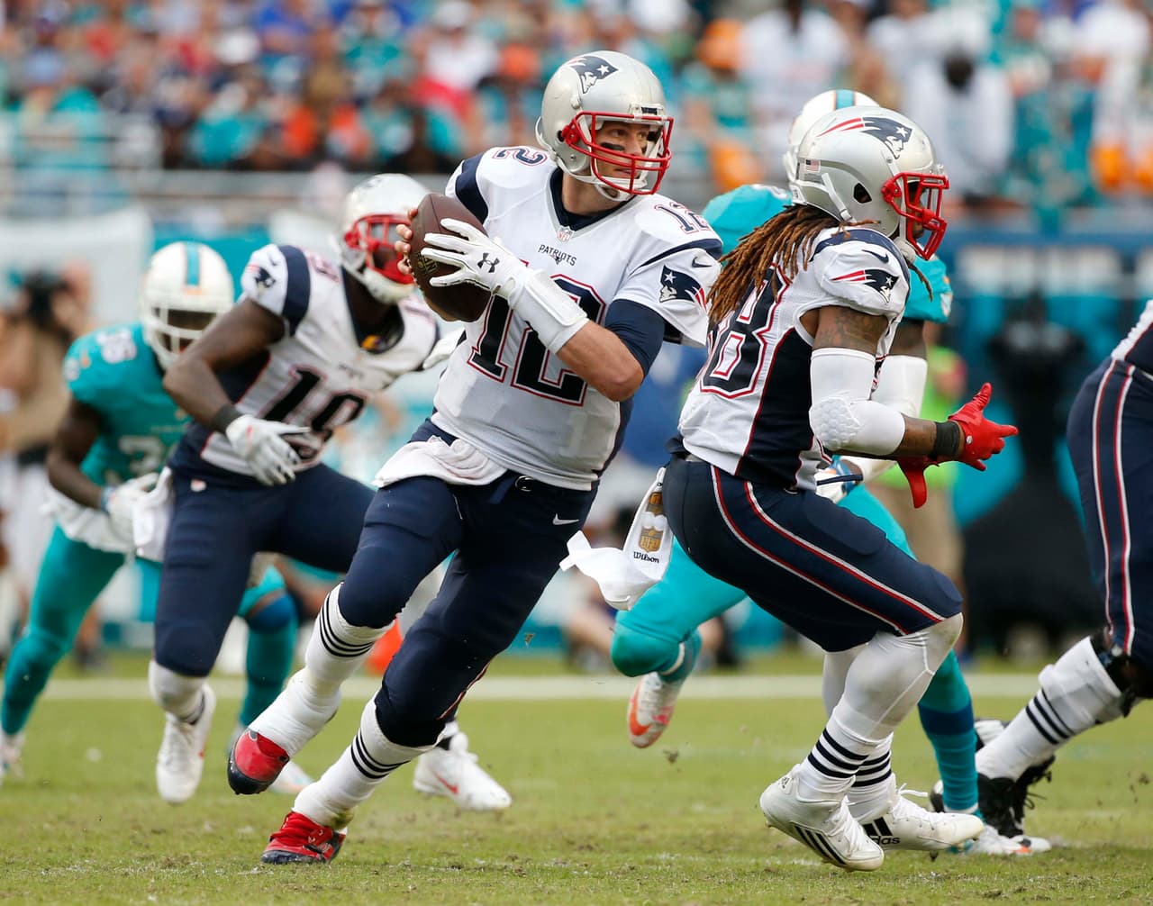 Tom Brady tuvo un mal día en Florida y los Patriots fueron derrotados 20-10 por Dolphins, y con ello la posibilidad de ser los sembrados N°1 AFC. Checa las mejores tomas de este duelo.
