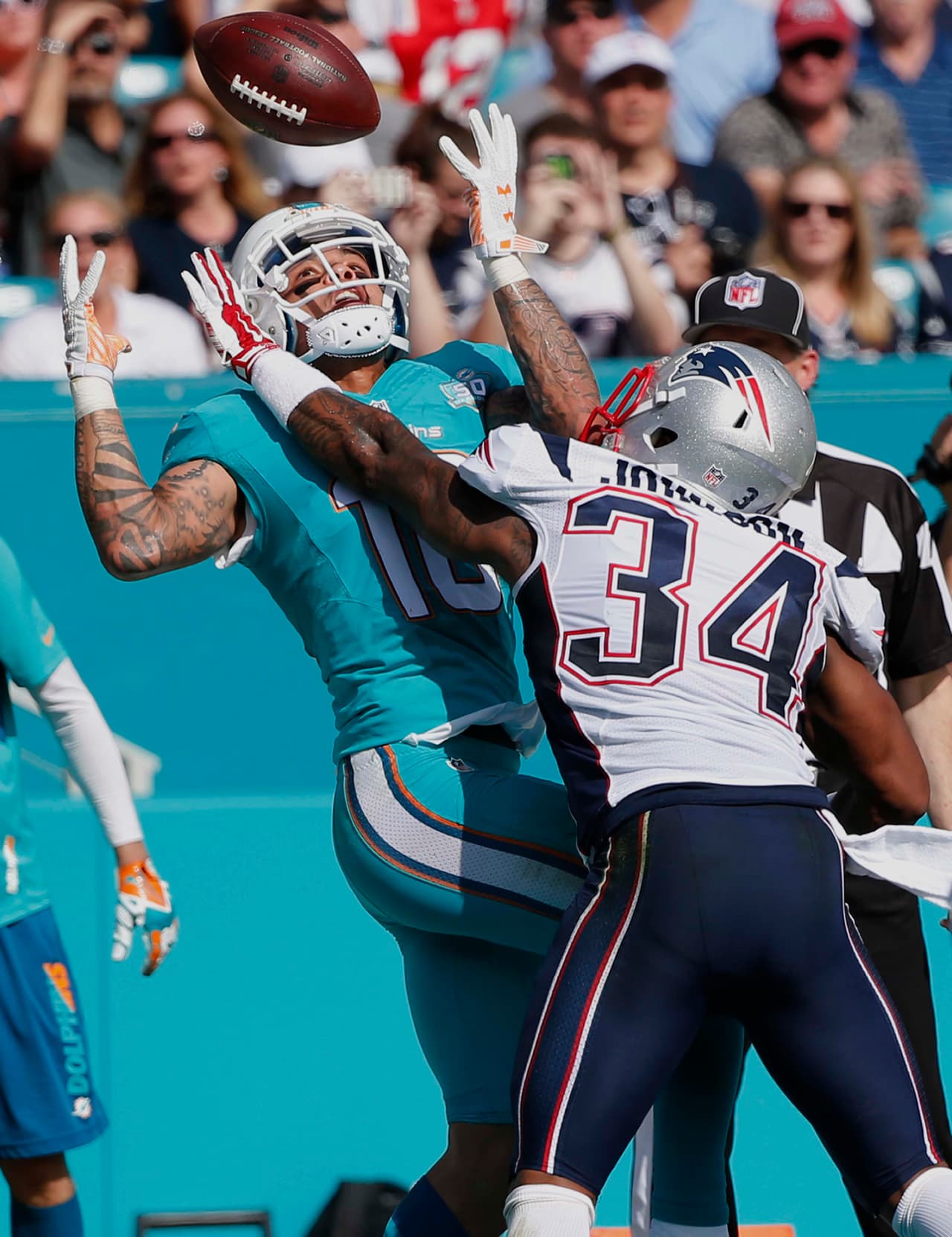 Tom Brady tuvo un mal día en Florida y los Patriots fueron derrotados 20-10 por Dolphins, y con ello la posibilidad de ser los sembrados N°1 AFC. Checa las mejores tomas de este duelo.