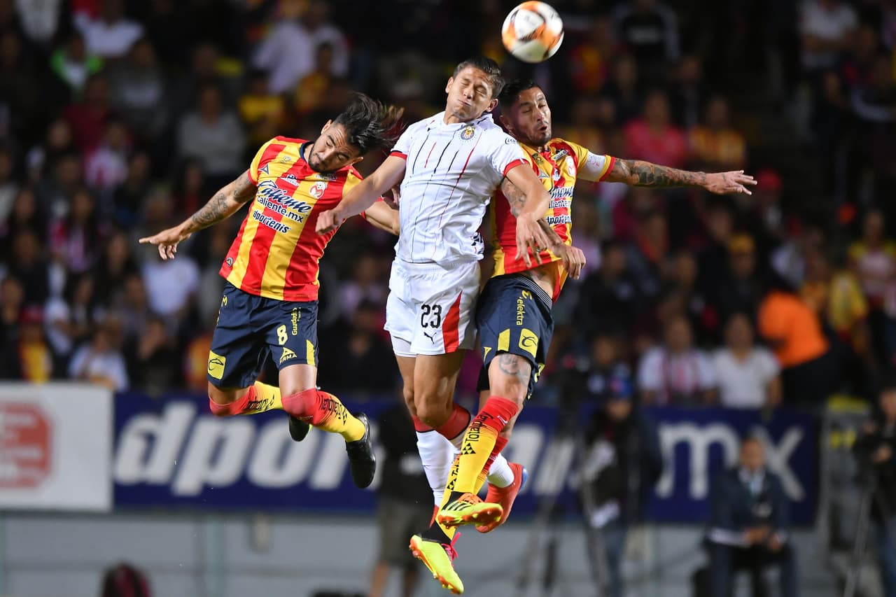 Durante el primer tiempo el juego fue parejo, los equipos apostaron por el orden táctico antes que arriesgar.