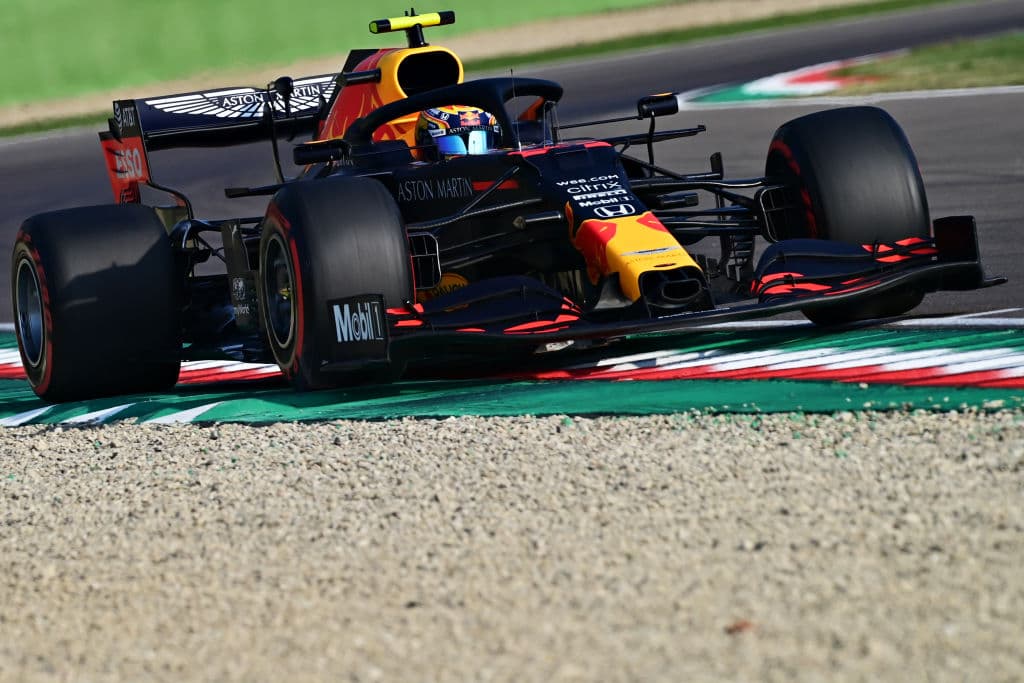 Albon | Bottas, Hamilton, Verstappen, Gasly, Ricciardo, Albon, Leclerc, Kvyat, Norris y Sainz, completan los primeros diez de la parrilla. Sergio Pérez iniciará como decimoprimero y su coequipero, Stroll, arrancará decimoquinto.