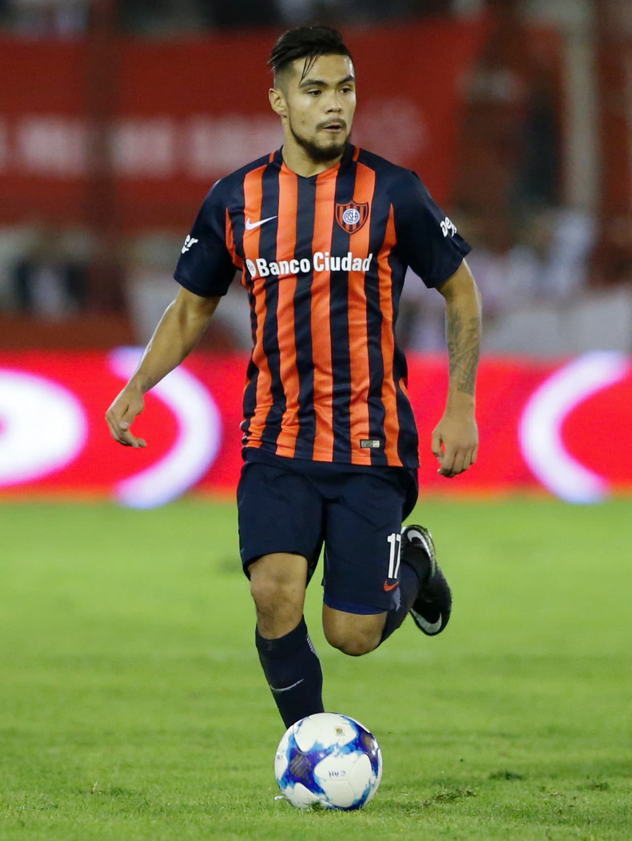 Paulo Díaz del San Lorenzo de Almagro de Argentina está llamado a reemplazar a Gonzalo Jara en la defensa central.