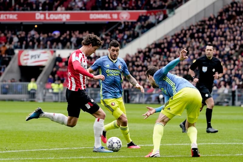 Cody Gakpo sacó ventaja de un buen pase de Ryan Thomas para anotar el 1-1.