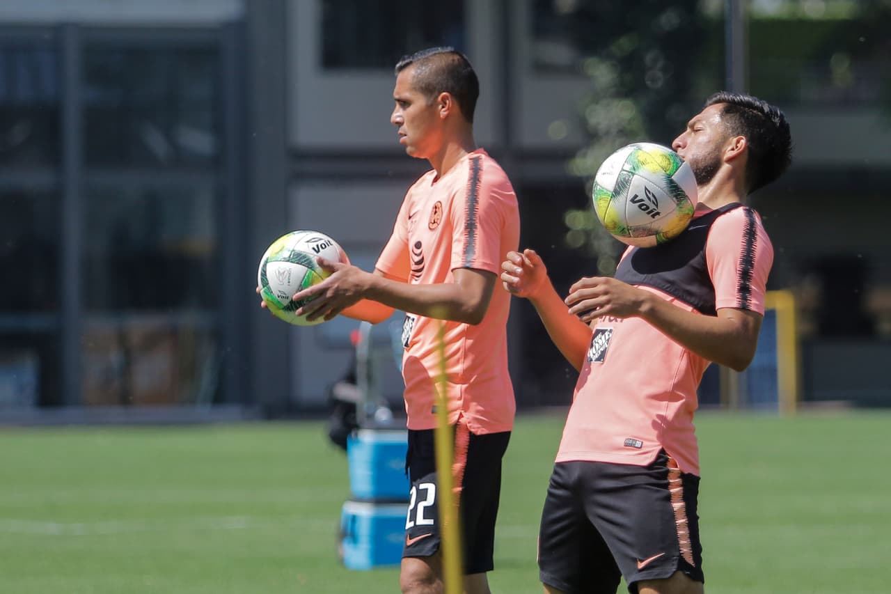Oribe Peralta volvió a entrenar y su presencia en el entrenamiento de América genera liderazgo con miras al Clásico Nacional contra Chivas de Guadalajara en los Cuartos de Final de la Copa MX y en la Liga MX.