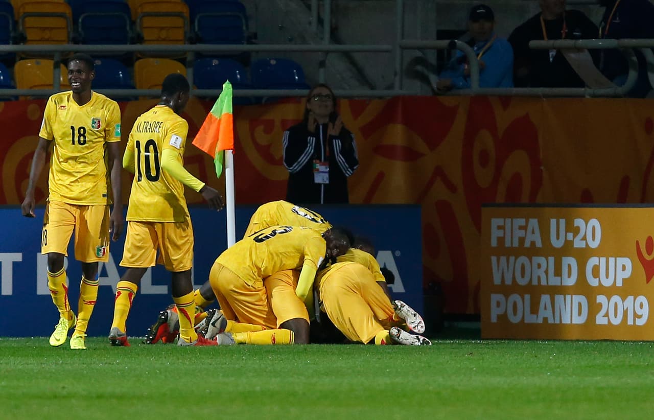 Malí manda al fondo del grupo a los árabes en tanto que los africanos están cerca de lograr el pase a la segunda ronda del torneo tras este festival de goles.