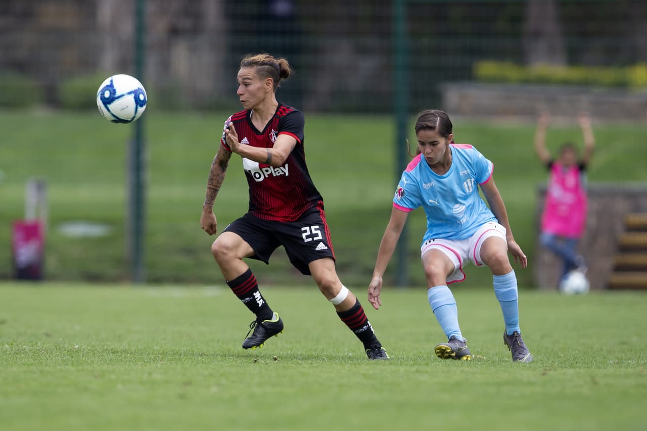 Fuerte accidente de exjugadora de Rayadas y Atlas Femenil