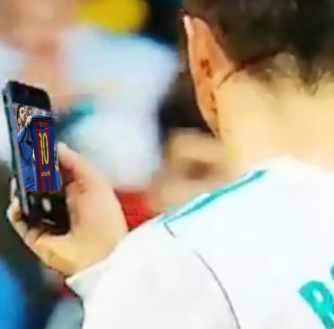 ¿Te das cuenta que estás descalabrado y tu primera reacción es ver tu reflejo en un celular? ¡Eso fue lo que hizo Cristiano Ronaldo y los memes no lo perdonaron!