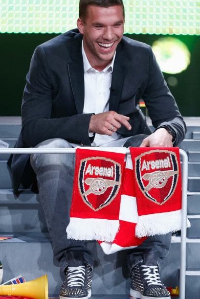 Lukas Podolski del Arsenal. Así que no te extrañe que algún día celebre un gol con algún paso al estilo de Michael Jackson.