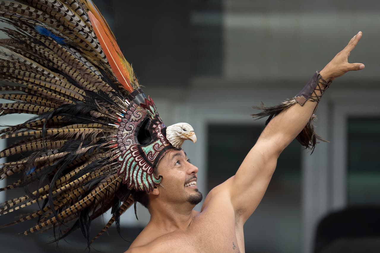 Los aficionados se dieron cita en el Azteca para apoyar al Tri y a la ’Selecta’ rumbo a Rusia 2018.