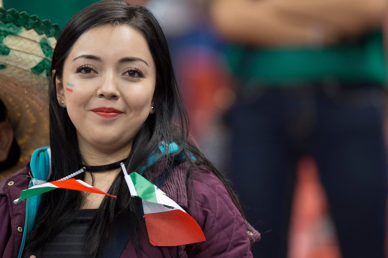 Los aficionados se dieron cita en el Azteca para apoyar al Tri y a la ’Selecta’ rumbo a Rusia 2018.