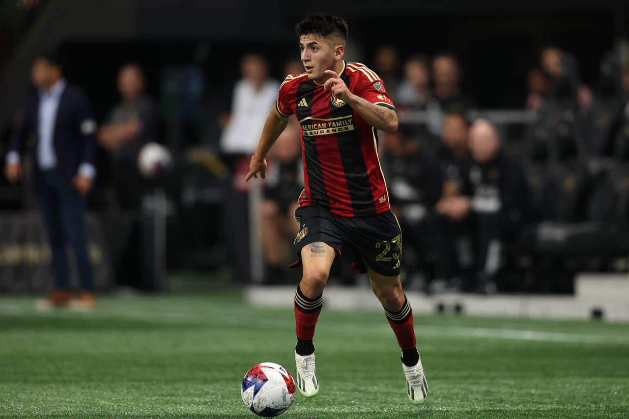 Mediocampista -
<b>THIAGO ALMADA</b> (Atlanta United FC)