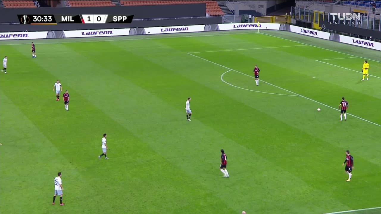 ¡TIRO ATAJADO! disparo por Rade Krunic.