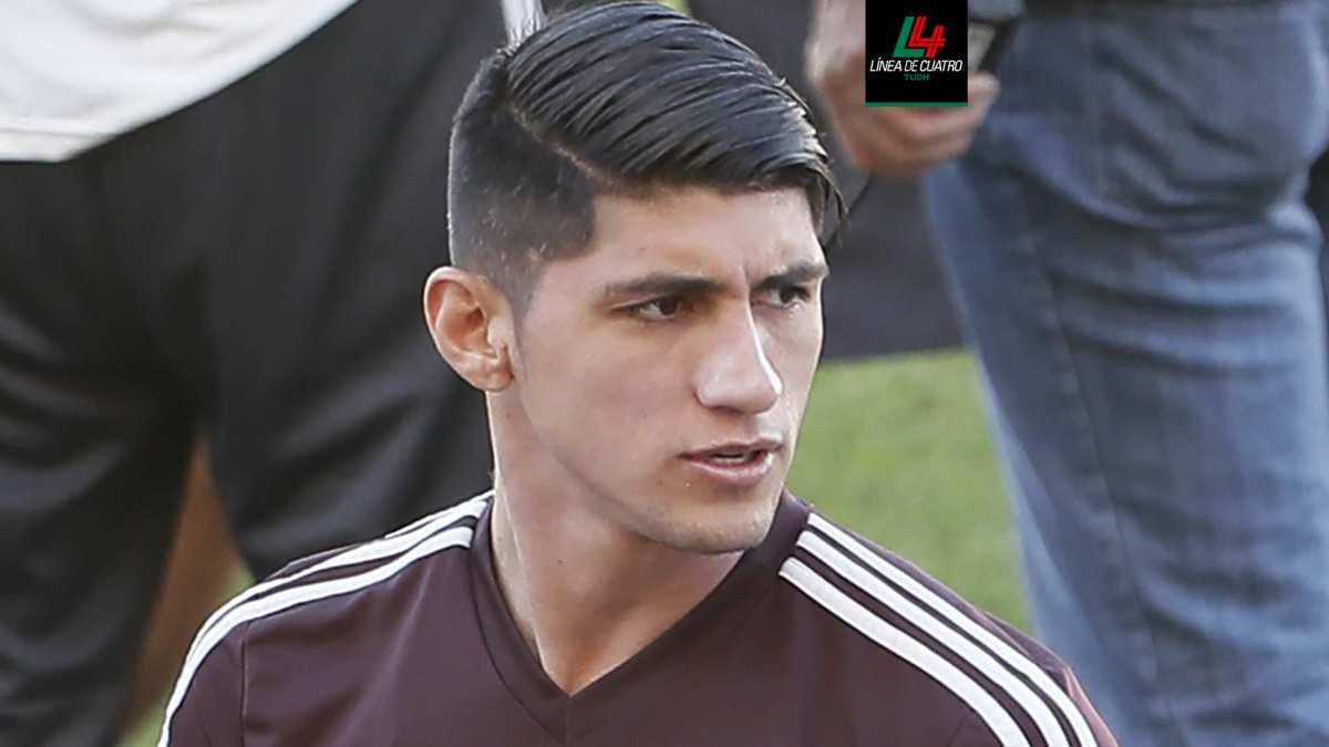 Alan Pulido se perfila como el centro delantero del Tri ante Costa Rica