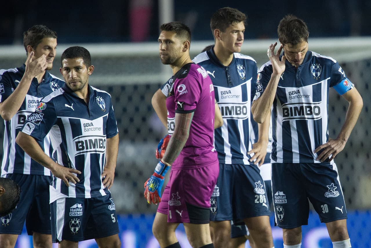 Jonathan Orozco, Monterrey.- A pesar de atajar un penalty, el arquero de los Rayados tuvo una mala noche al recibir 4 goles por parte del Cruz Azul.