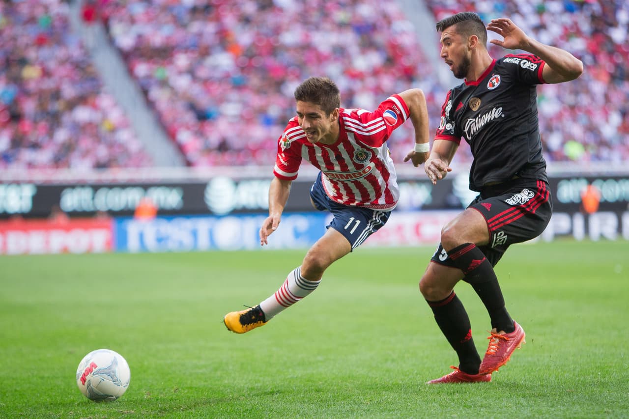 Elio Castro, Xolos.- el jugador del equipo fronterizo recibió el cartón rojo en el último partido de la Jornada 8 contra las Chivas.