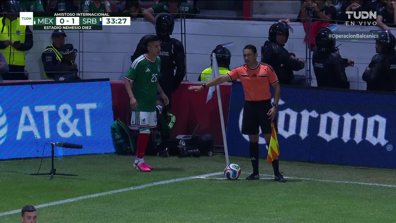 ¡GOL!  anota para México. Johan Vásquez