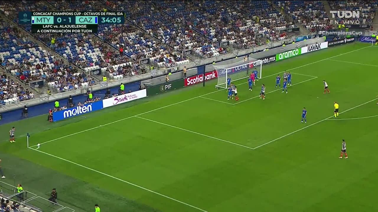 ¡GOL!  anota para Monterrey. Roberto de la Rosa