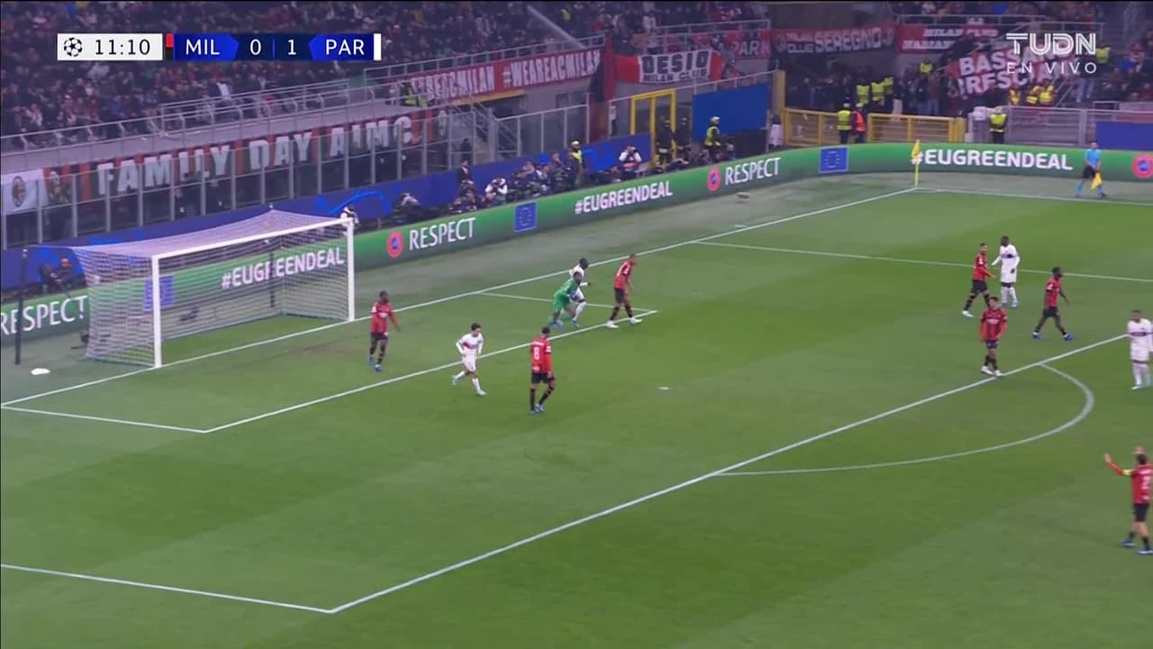 ¡TIRO ATAJADO! disparo por Ousmane Dembélé.