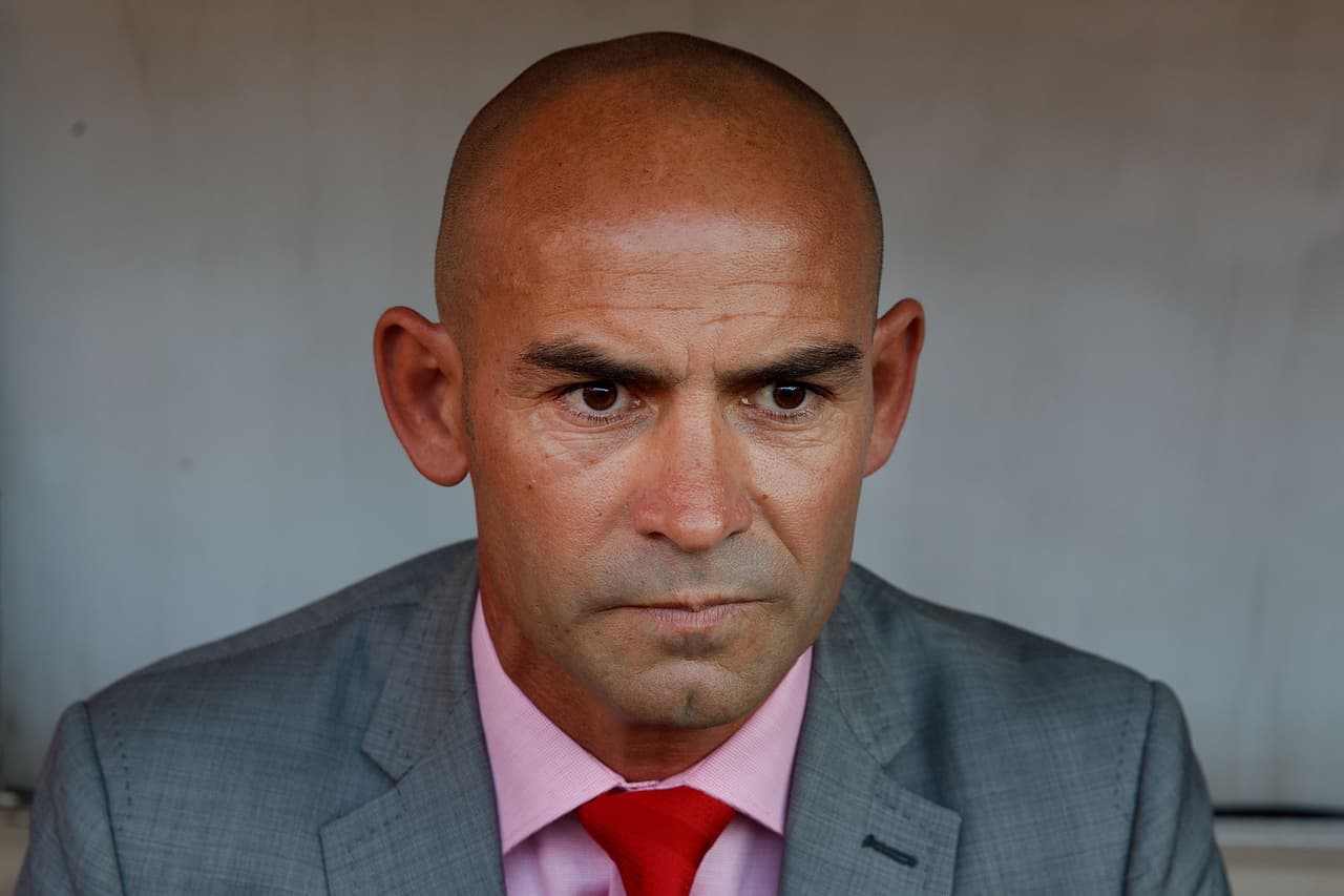 Paco Jémez Vs. Lass Bangoura: un partido de la Copa del Rey fue el detonante en la relación de ellos cuando estaban en el Rayo Vallecano. El entrenador lo sustituyó y casi se van a las manos. La cosa fue a tanto que cuando el delantero se fue cedido al Granada pidió una cláusula 'anti-Jémez' para regresar cuando no estuviera el entrenador en el club.