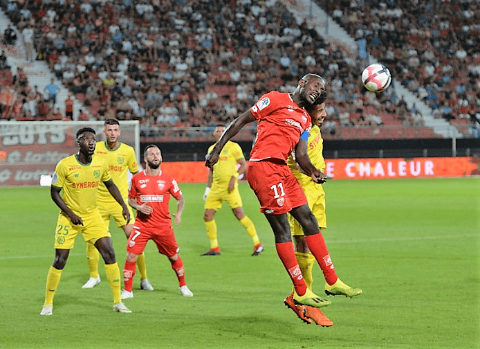 <b>Júlio Tavares</b>, Dijon FCO. El delantero nacido en Cabo Verde del Dijon marcó los dos goles con el que su equipo superó 2-0 al Nantes. Es el actual líder de la Ligue 1 en goles con tres dianas.