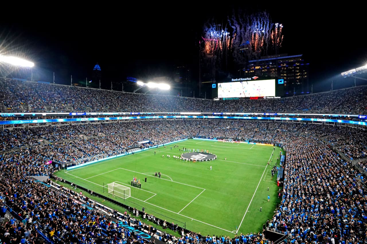 Charlotte FC recibió a una multitud para su debut como local en el Bank of America Stadium.