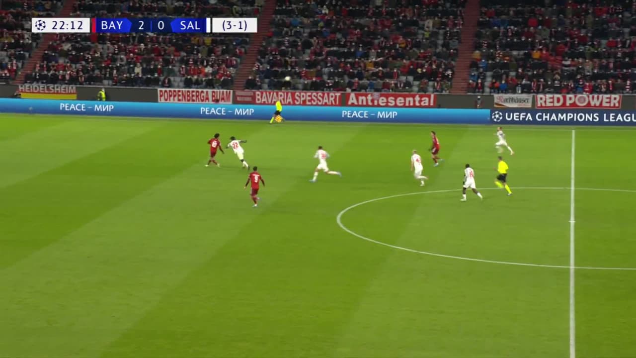 ¡GOL!  anota para FC Bayern München. Robert Lewandowski