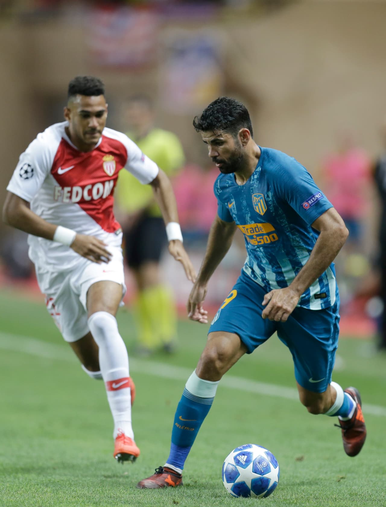 Costa es un delantero físico, oportunista, hábil y con gran capacidad de resolución en el área. Maneja y protege bien el balón, lo que le valió para marcar diferencias.