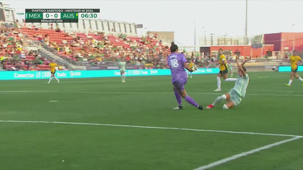 ¡Cerca del error! La presión de Reyes casi provoca el error australiano