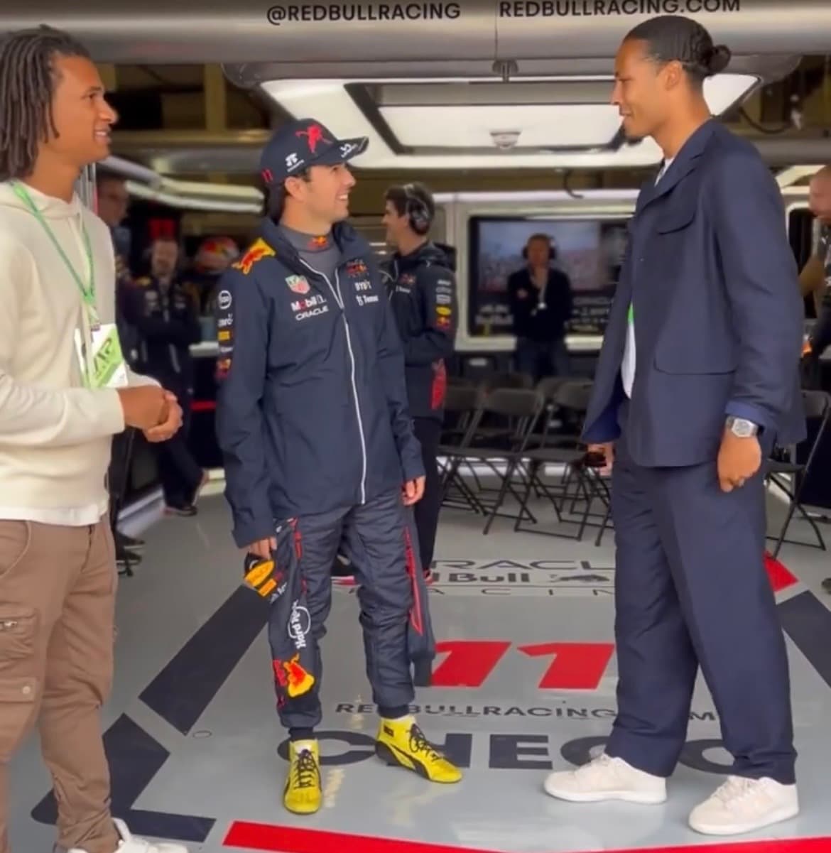 ¡Admiradores de Checo! Estrellas de Premier League visitan a Pérez