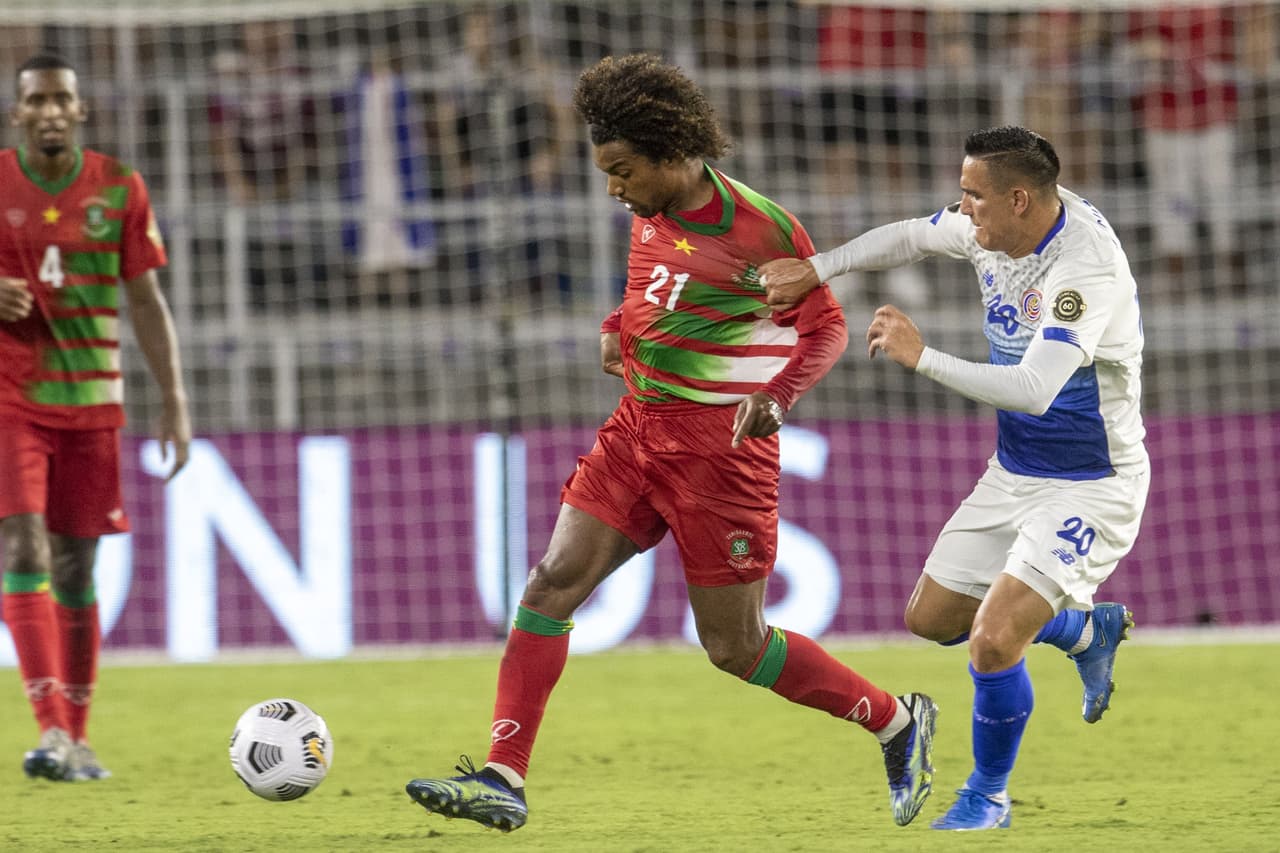 En dos minutos Joel Campbell y Celso Borges se encargaron de cambiar el rumbo del partido y le dan la victori 1-2 a los Ticos sobre Surinam.