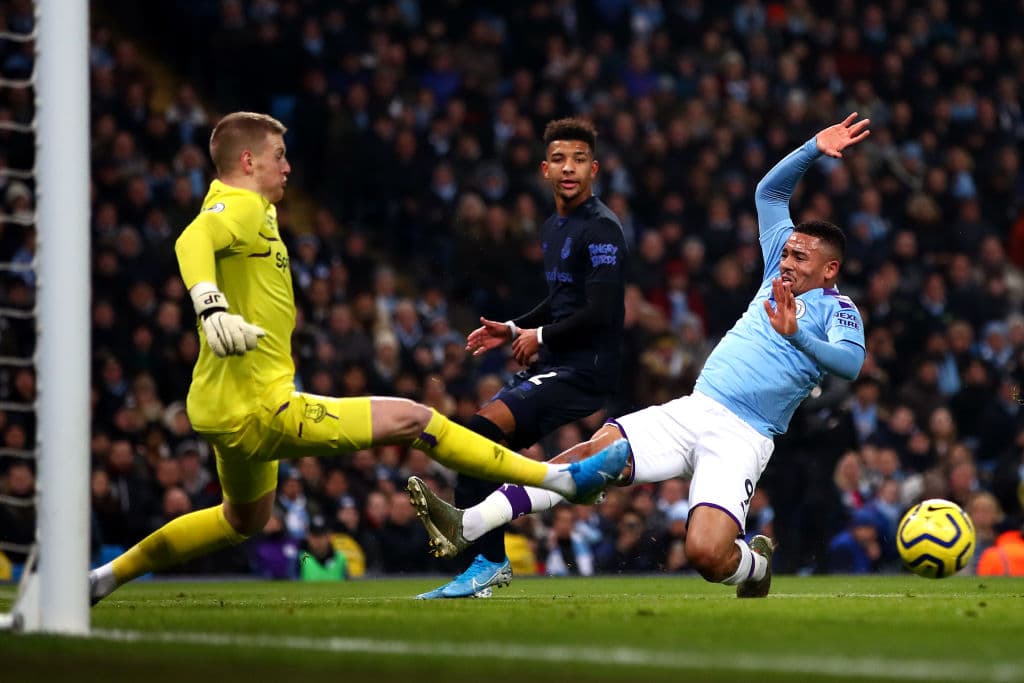 Con doblete de Gabriel Jesús, el City vence 2-1 al Everton, Richarlison descontó para los Toffes. Los Citizens conservan el tercer lugar de la Premier.