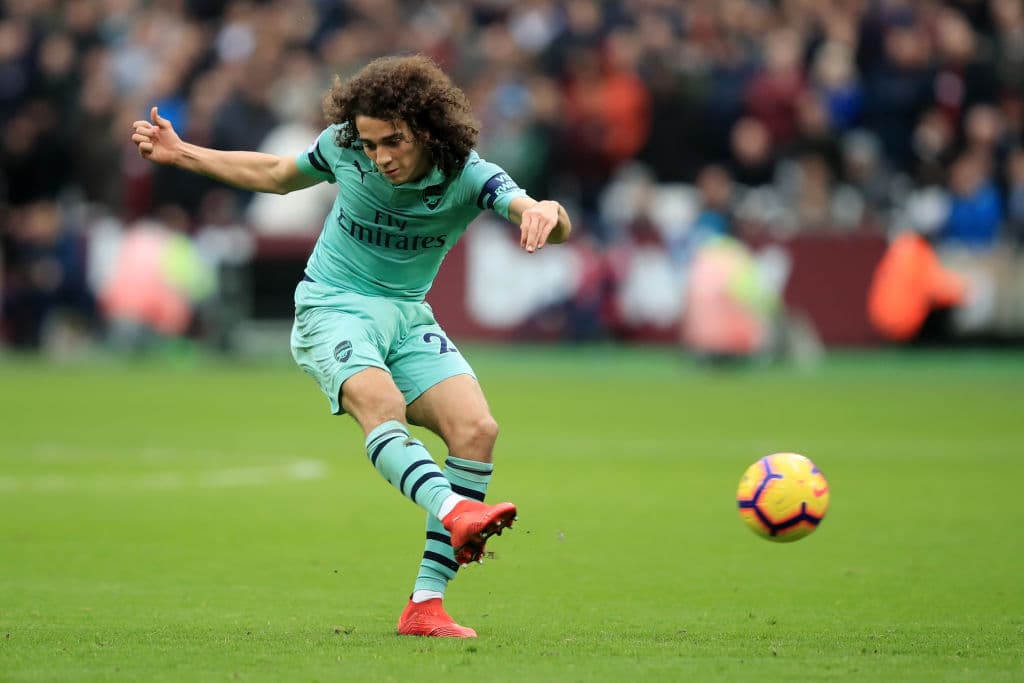 Antes de concluir la primera mitad, el francés Matteo Guendouzi sacó este potente cañonazo que pasó rozando el poste de la cabaña de Fabianski y todo quedó en susto y suspiros.