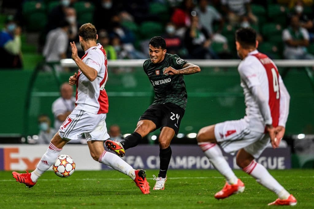 El Ajax solió crecido en su visita al Sporting de Lisboa y terminaron goleando a los locales 1-5.